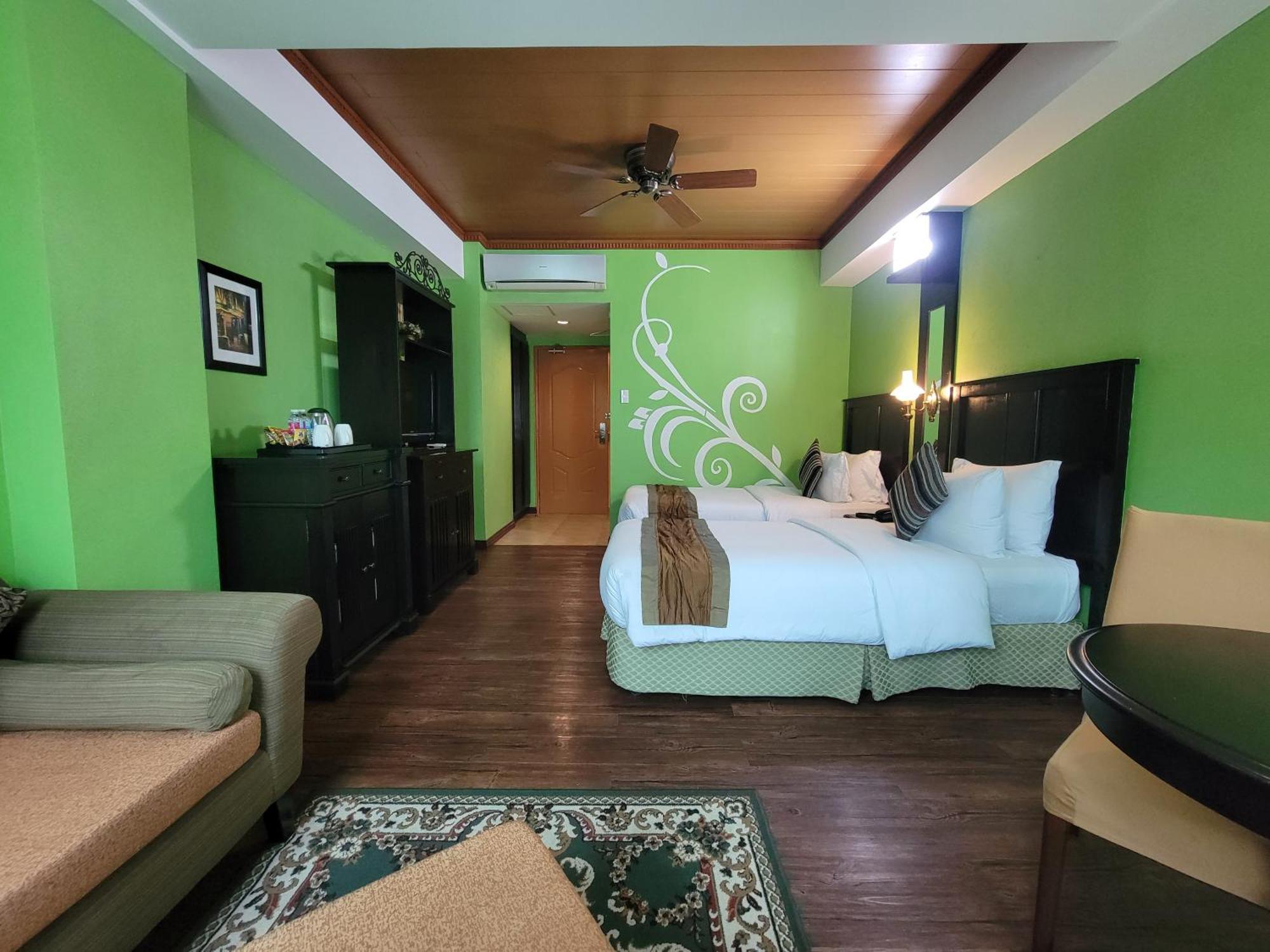 טגאיטאי Lee Boutique Hotel Tagaytay מראה חיצוני תמונה