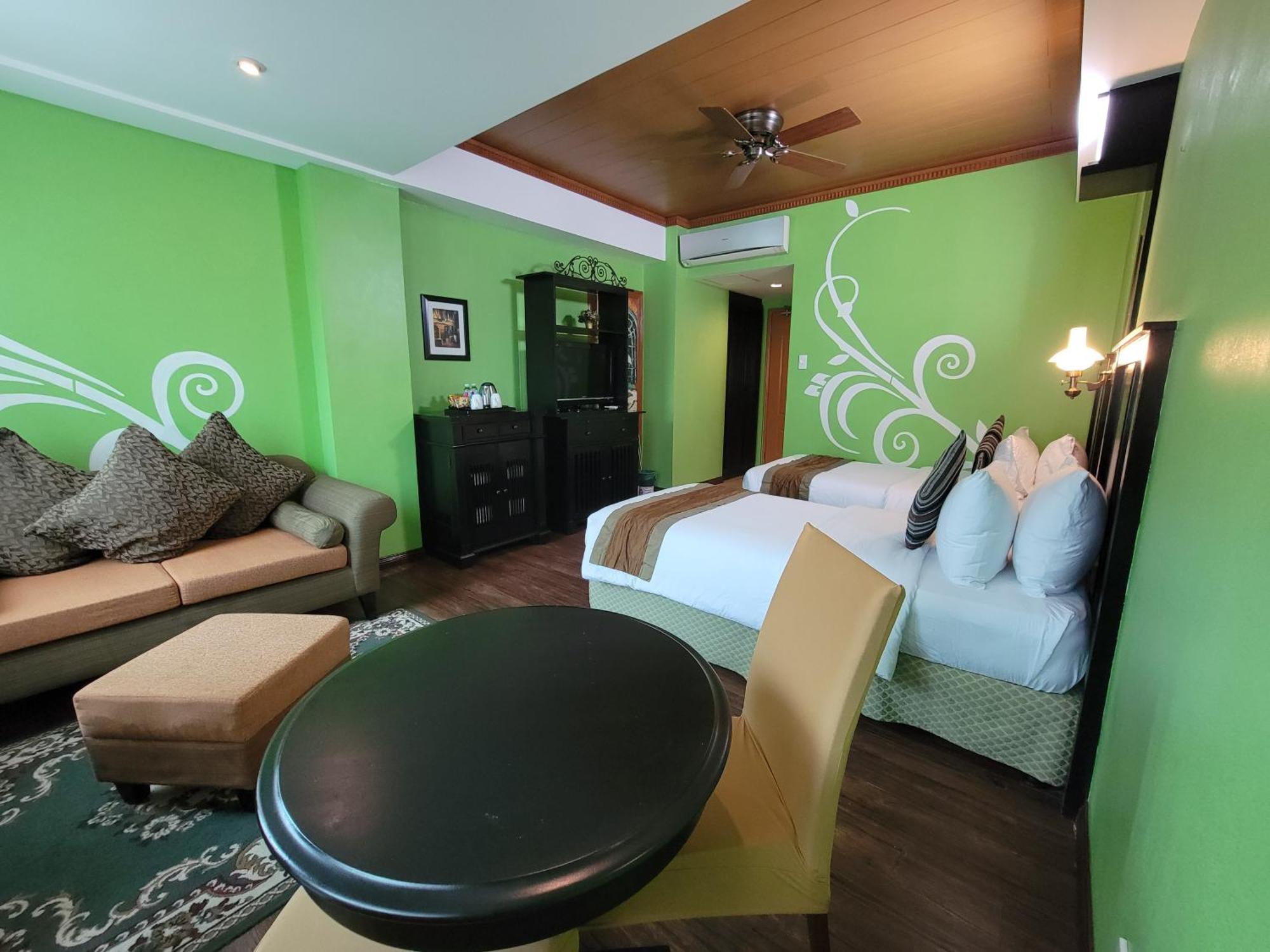טגאיטאי Lee Boutique Hotel Tagaytay מראה חיצוני תמונה